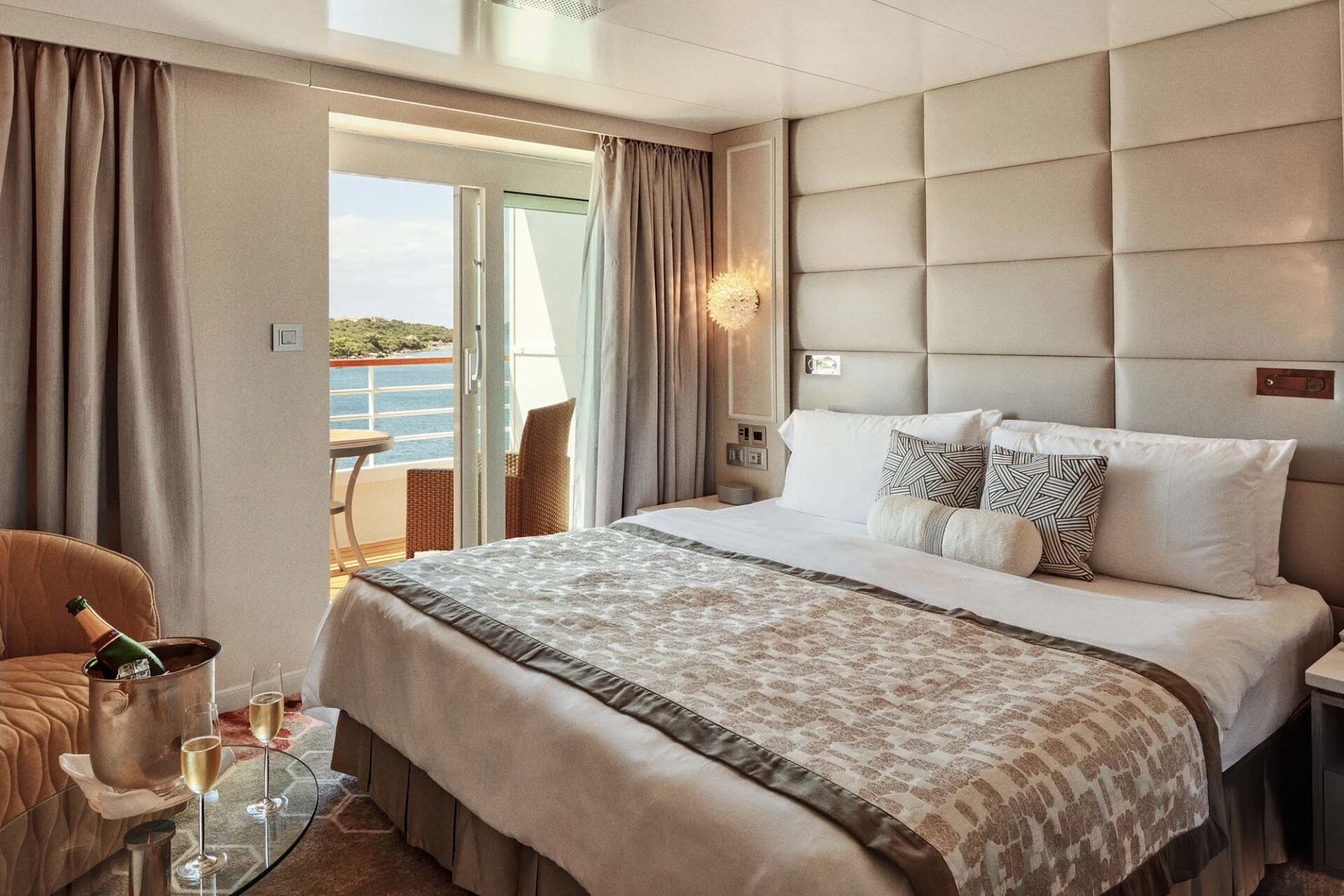 Symphony-AQUAMARINE-VERANDA-SUITE-01