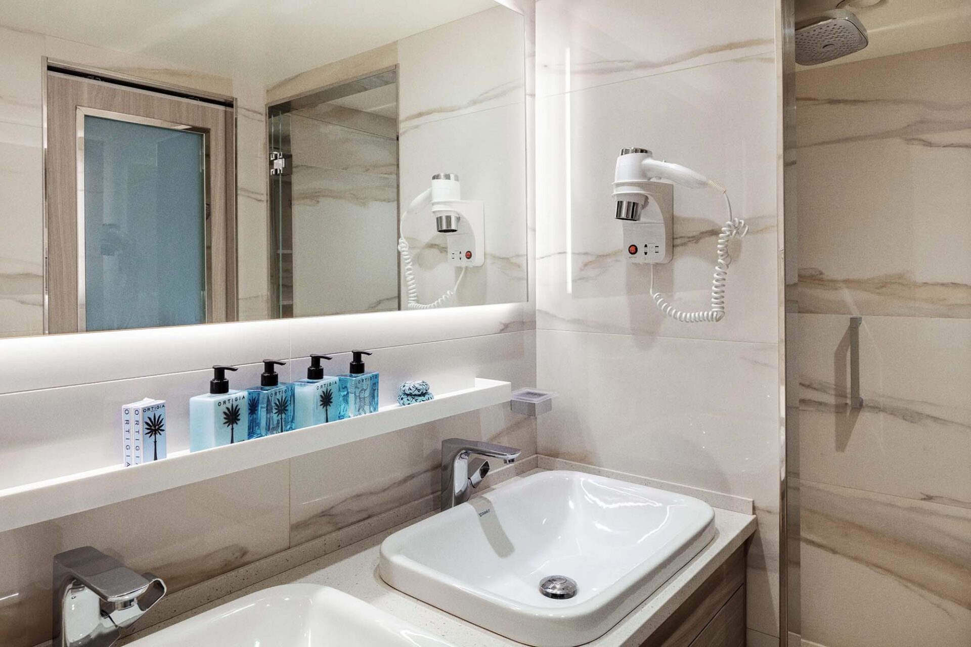 Symphony-AQUAMARINE-VERANDA-SUITE-03