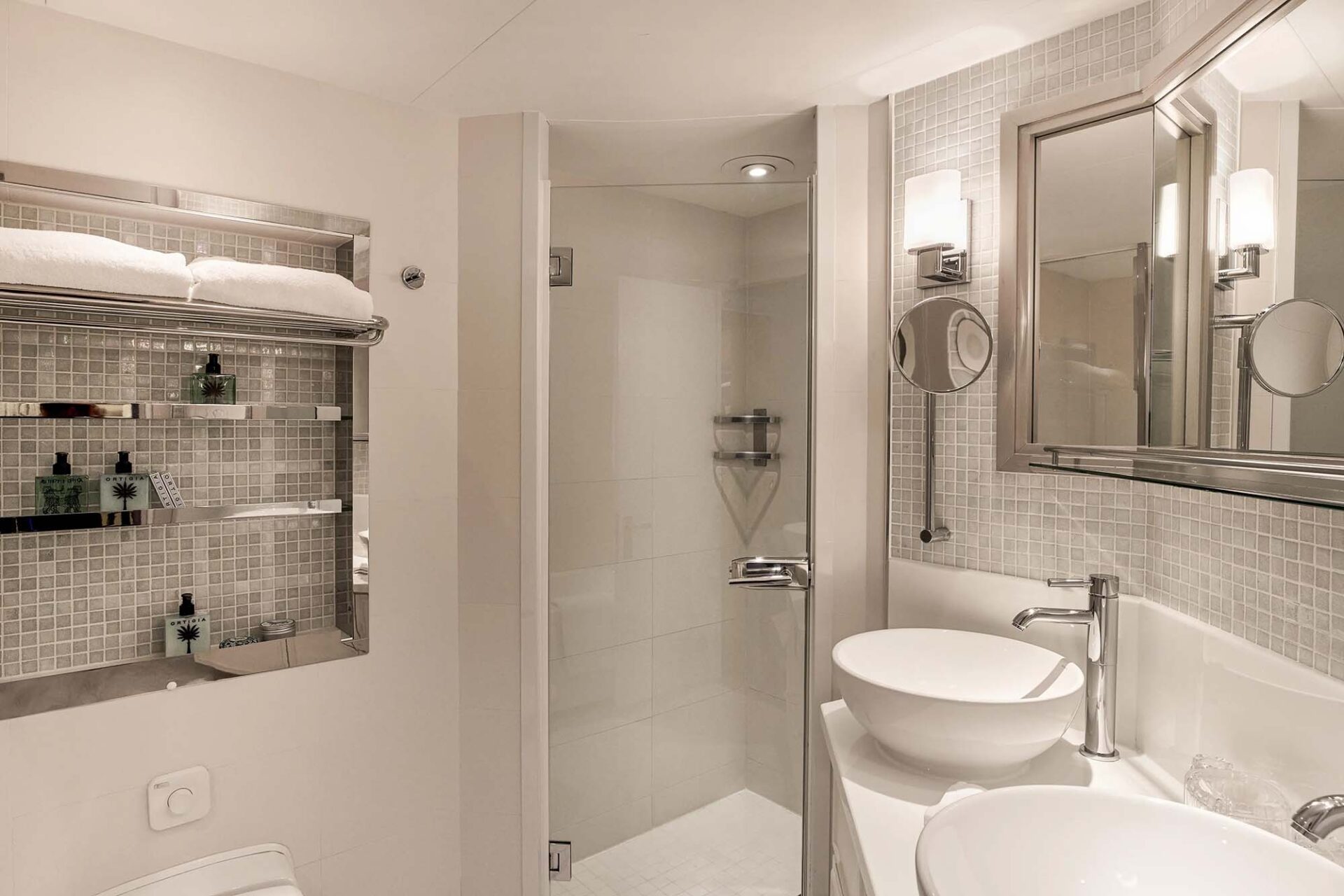 Symphony-AQUAMARINE-VERANDA-SUITE-05