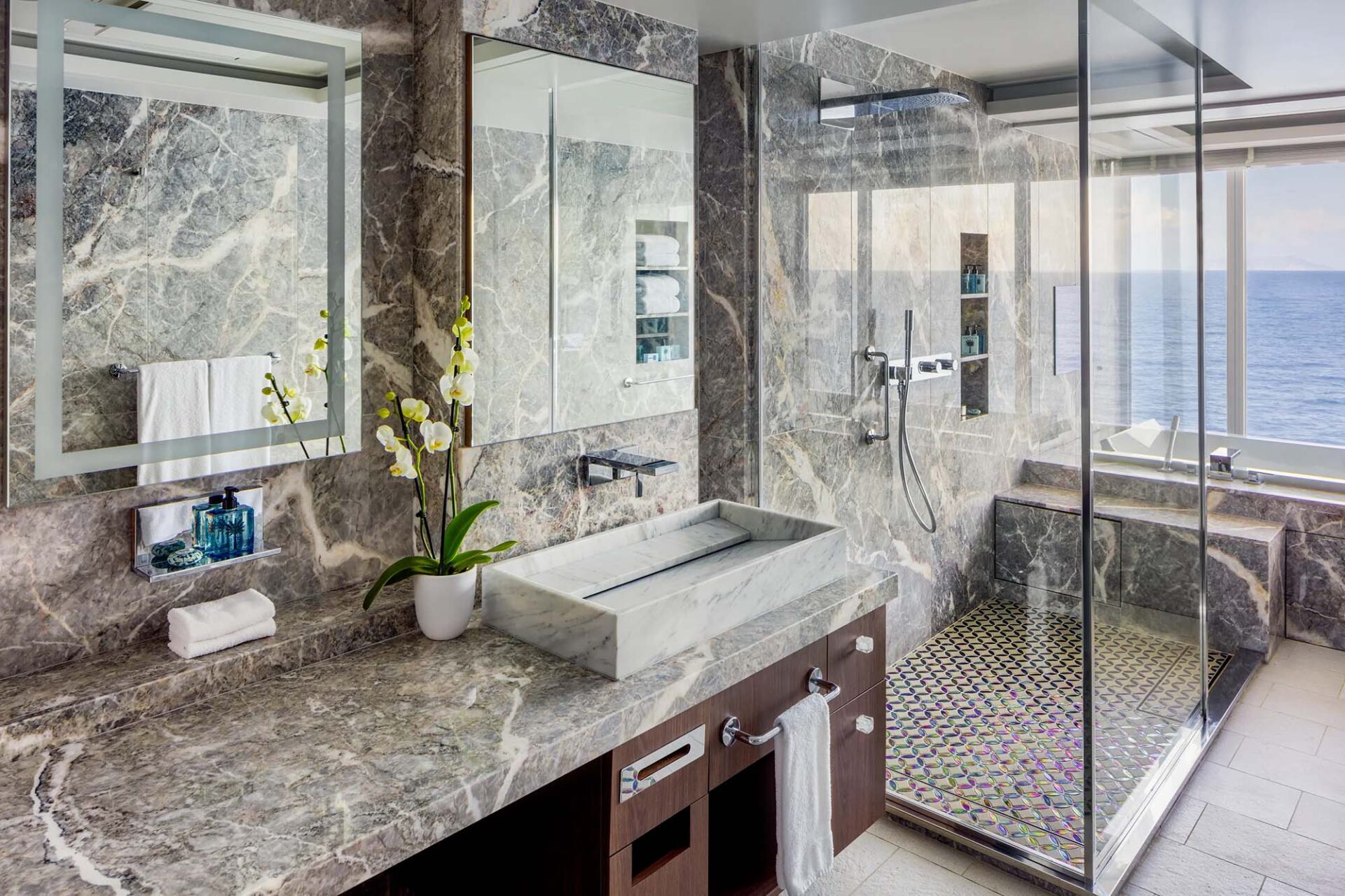 Symphony-CRYSTAL-PENTHOUSE-SUITE-05