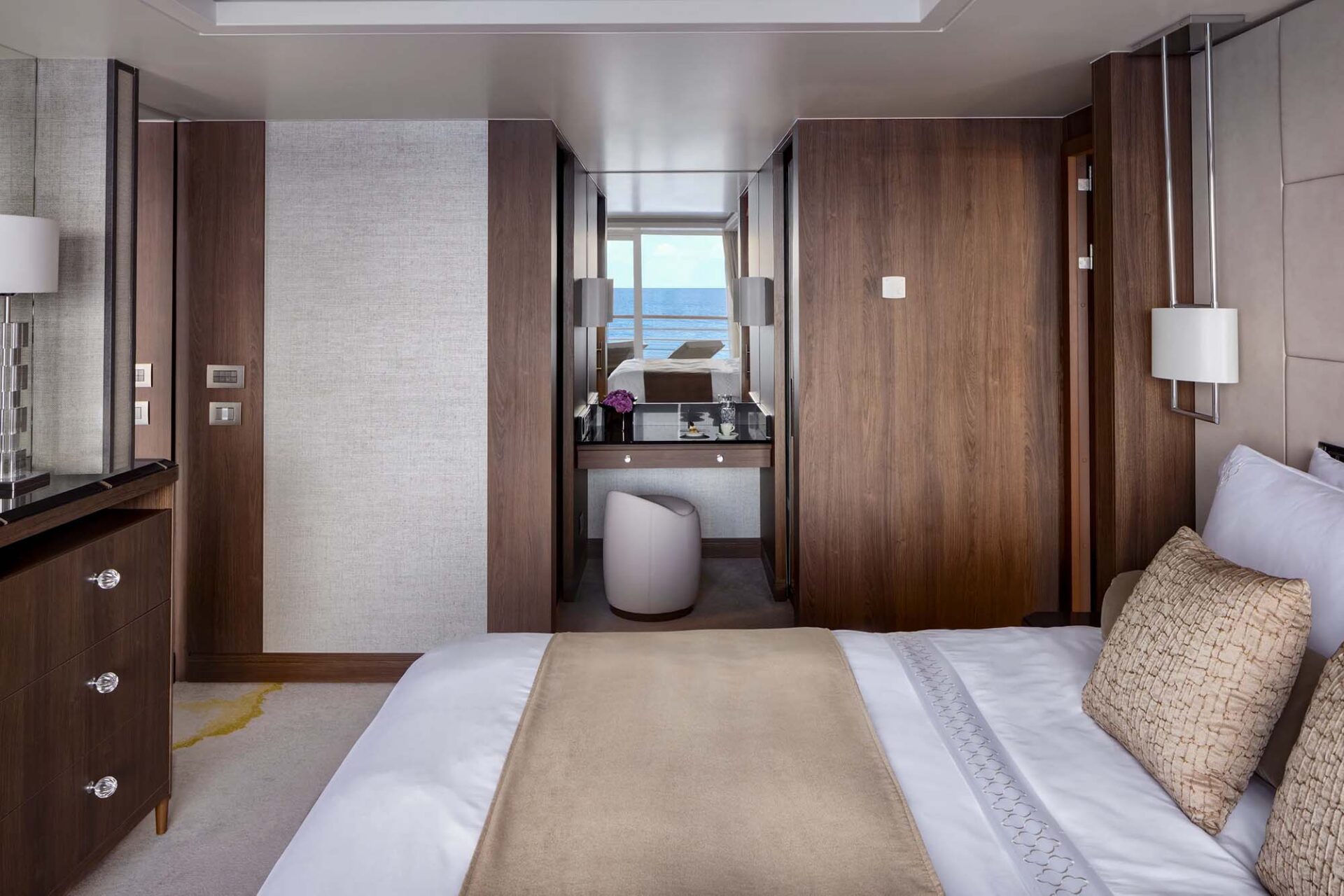 Symphony-CRYSTAL-PENTHOUSE-SUITE-06