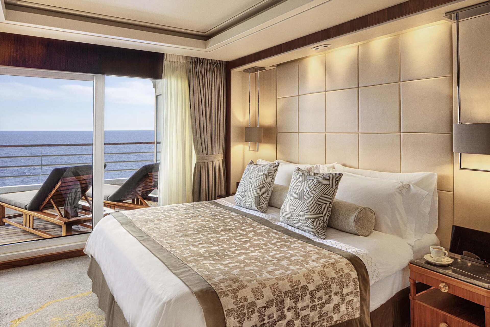 Symphony-CRYSTAL-PENTHOUSE-SUITE-10