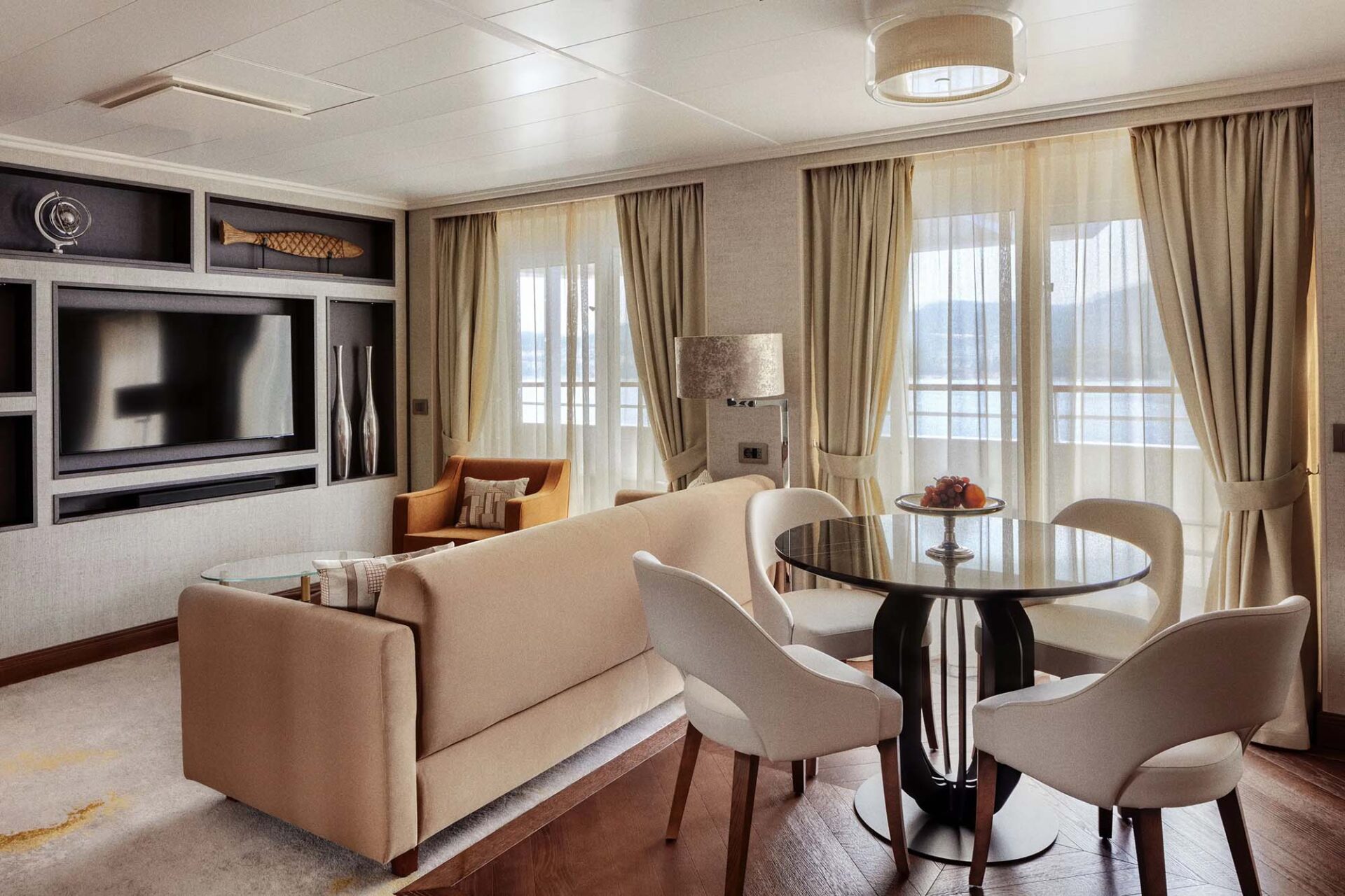 Symphony-JUNIOR-CRYSTAL-PENTHOUSE-SUITE-02