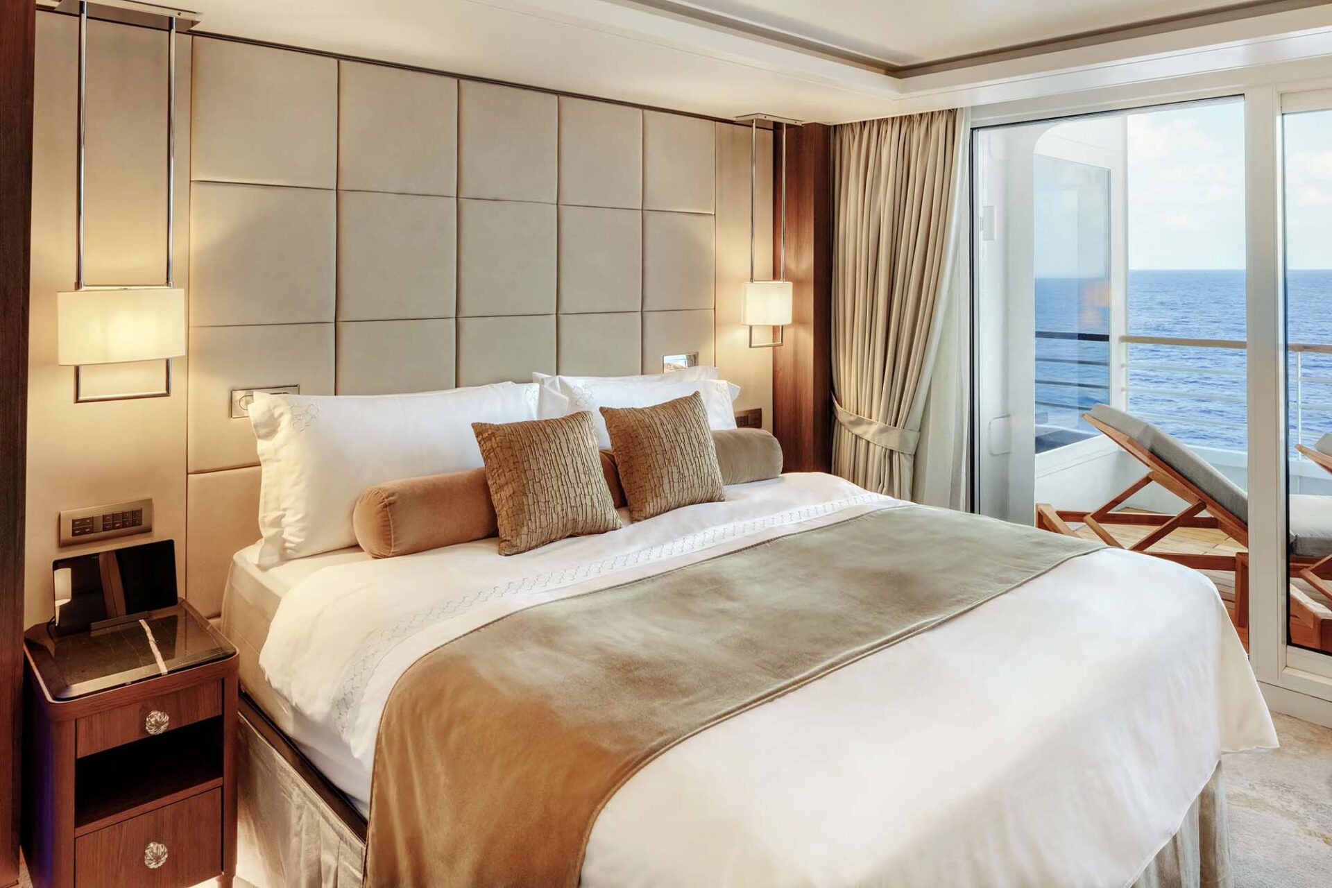 Symphony-JUNIOR-CRYSTAL-PENTHOUSE-SUITE-03