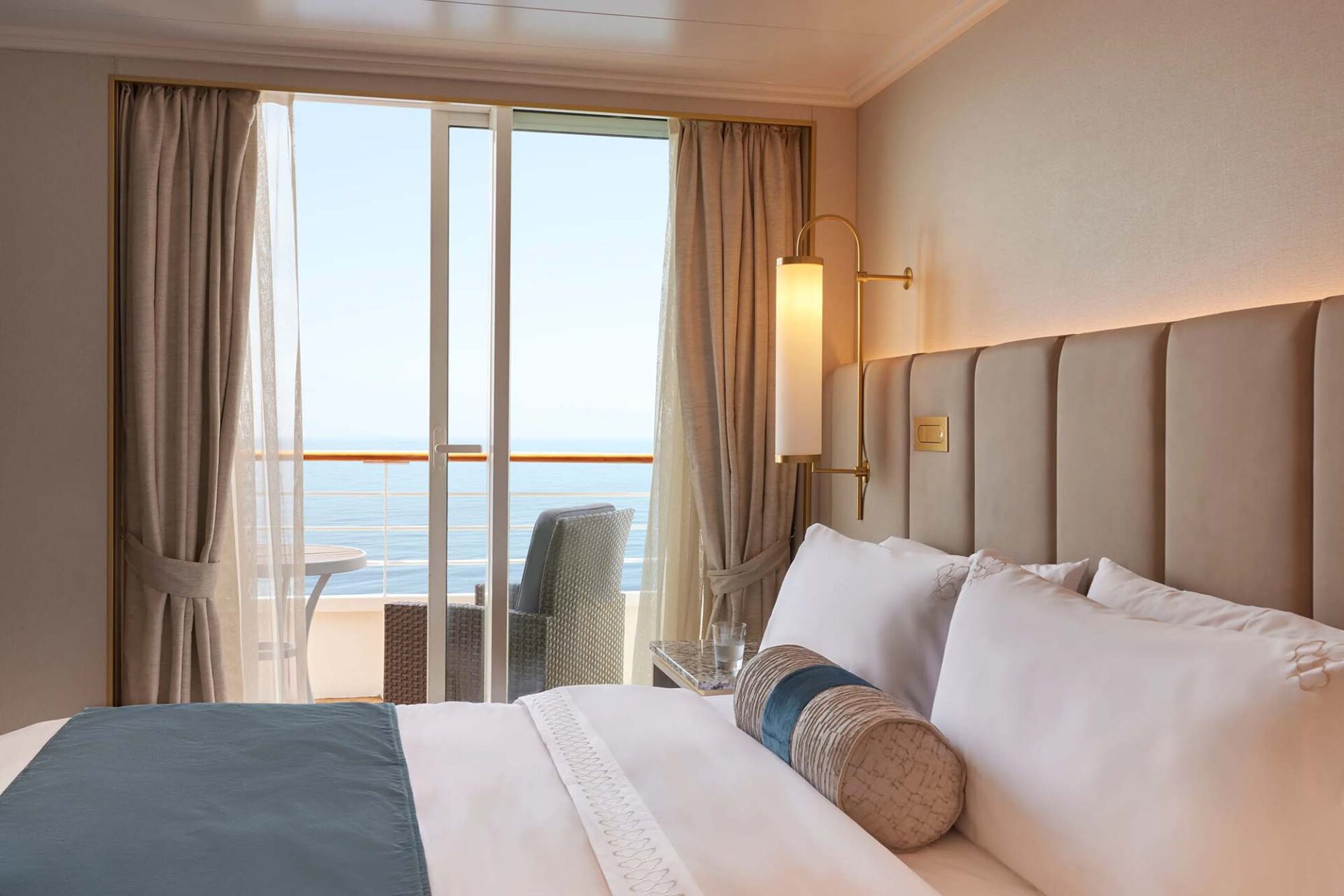 Symphony-SAPPHIRE-VERANDA-SUITE-03