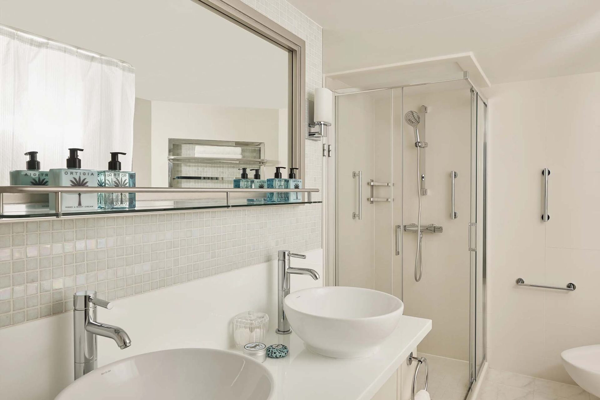 Symphony-SAPPHIRE-VERANDA-SUITE-09