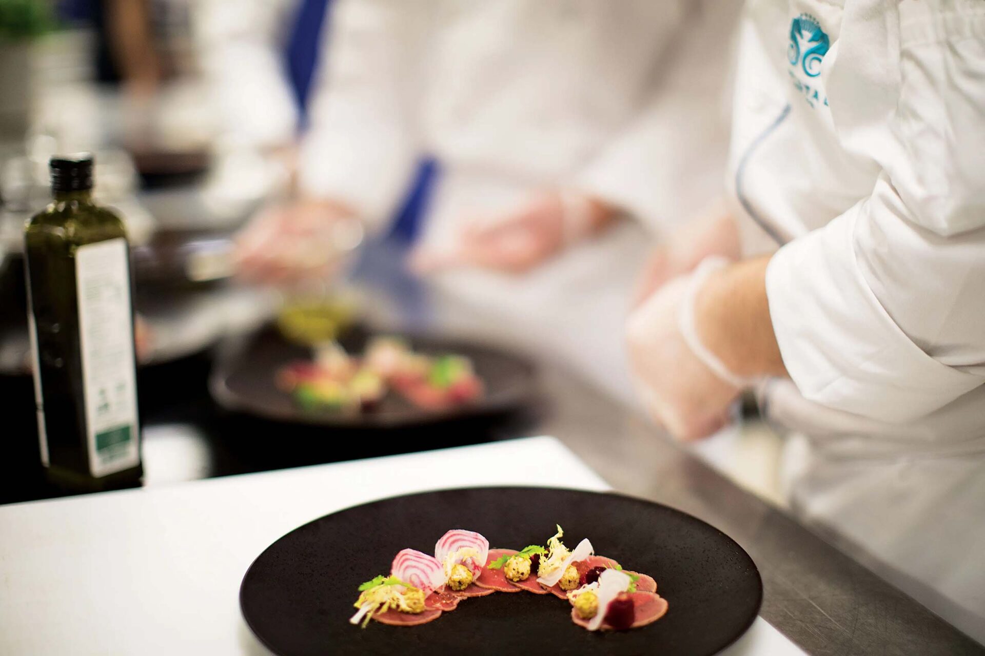 dining-24HOURINSUITEDINING-01